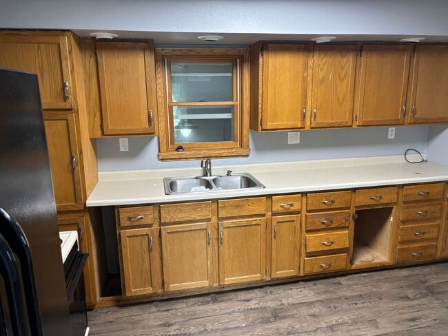 Building Photo - 2 bedroom house with garage