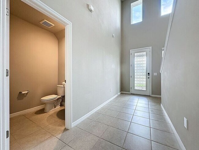 Building Photo - Wonderful like new and pet friendly home in Winter Haven