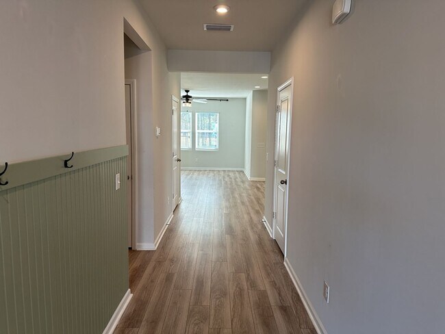 Building Photo - 964 Longleaf Dr