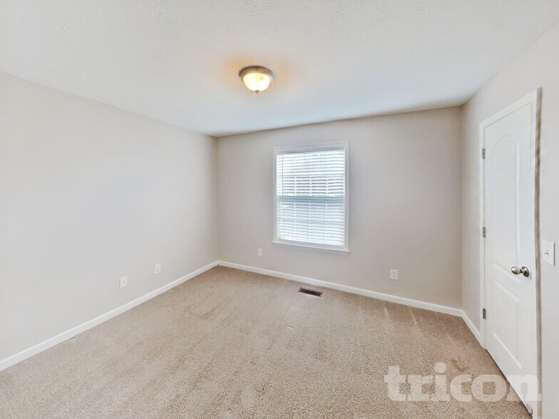 Building Photo - 1621 Robert Rd