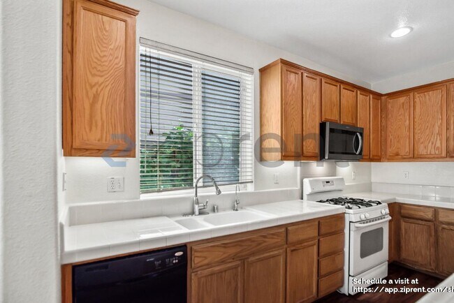 Building Photo - 1198 Saratoga Pl