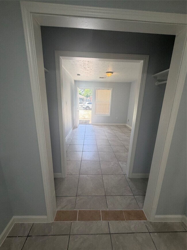 Building Photo - 5047 Nassau Rd