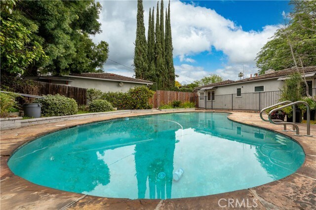 Building Photo - 1929 Wellesley Rd