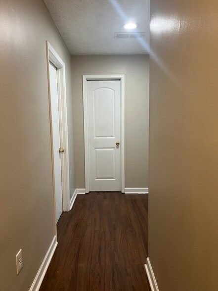 Building Photo - 3543 N Hopkins Ct