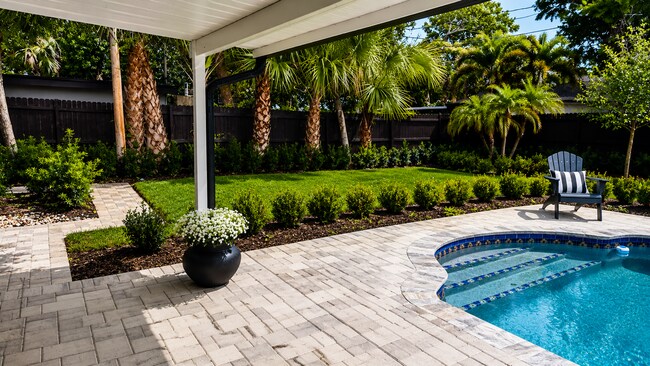 Building Photo - FURNISHED Beautiful Pool Home x Rent in Winter Park Close to Rollins College !