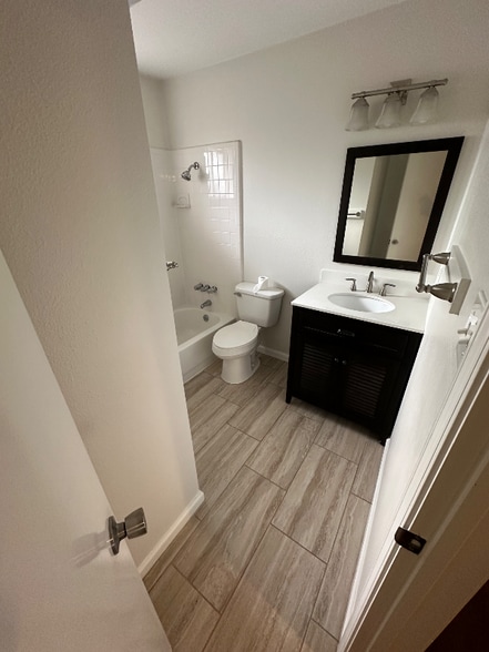 Building Photo - 7934 Grandridge Dr