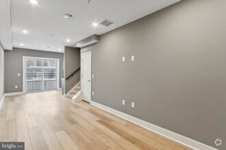 Building Photo - 1615 Poplar St