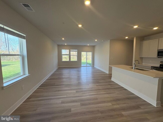 Building Photo - 1684 Lake Placid Dr