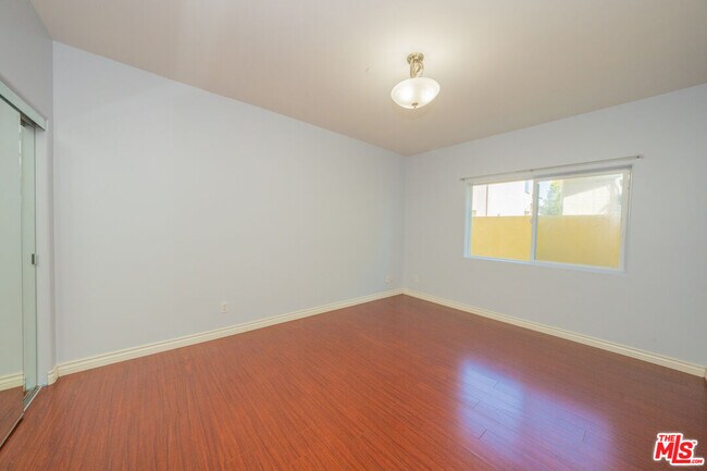 Building Photo - 626 E Orange Grove Ave