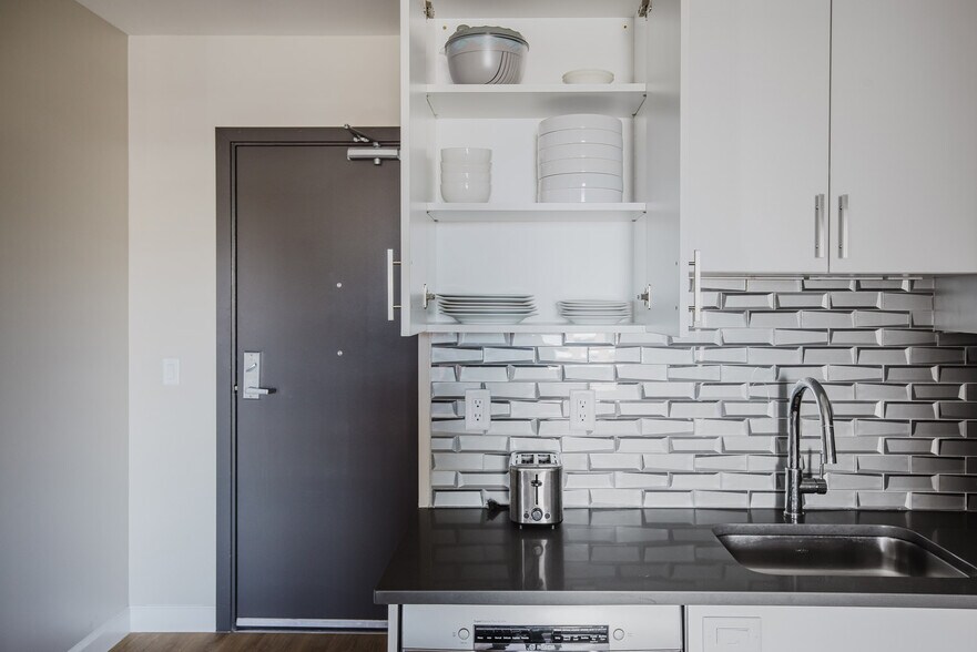 Building Photo - 21 Charles St