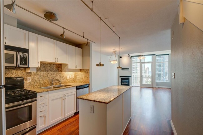 Building Photo - Remodeled 2-Bed, 2.5-Bath Townhome, 2 Park...