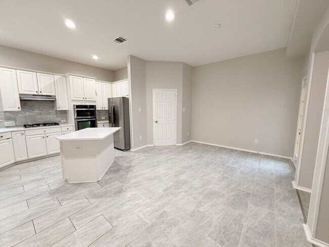 Building Photo - 2405 Hopkins Dr