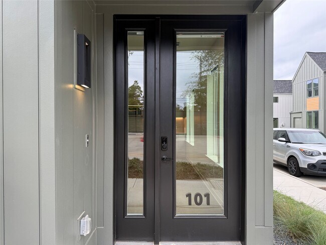 Primary Photo - 1941 Sawdust Rd