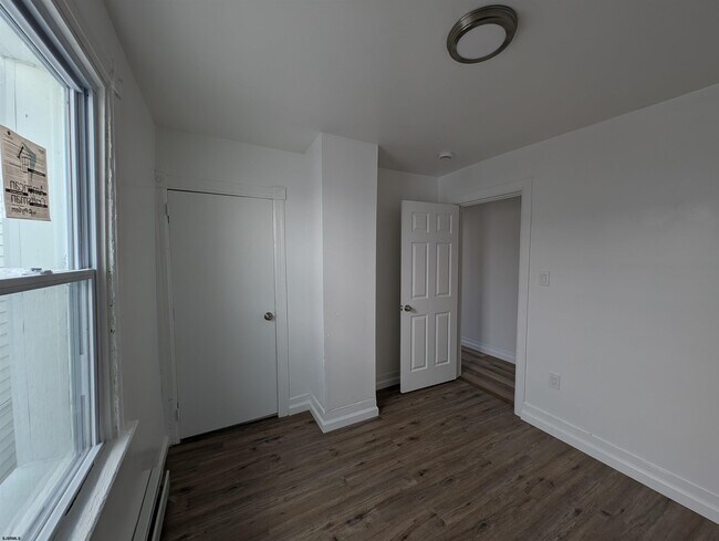 Building Photo - 1109 Adriatic Ave
