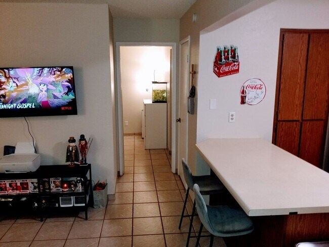 Building Photo - 1 Bed, 1 Bath. Condo! Next to the Heart of NAU Campus!  - Students & Cats OK!! NO Dogs! Avail. Ma...