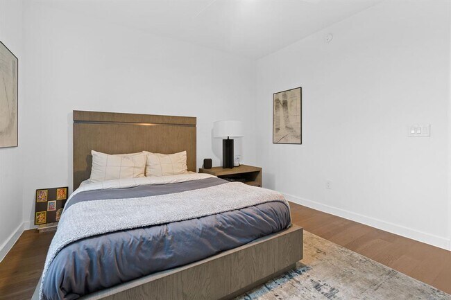 Building Photo - 900 S 1st St