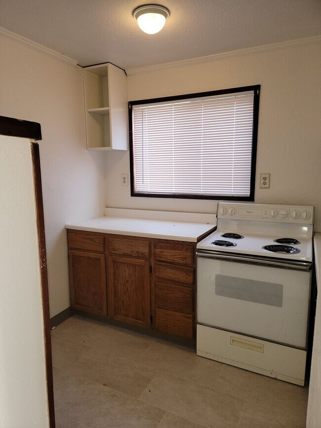 Building Photo - 4819 1/2-6645 1/2 S Fife St