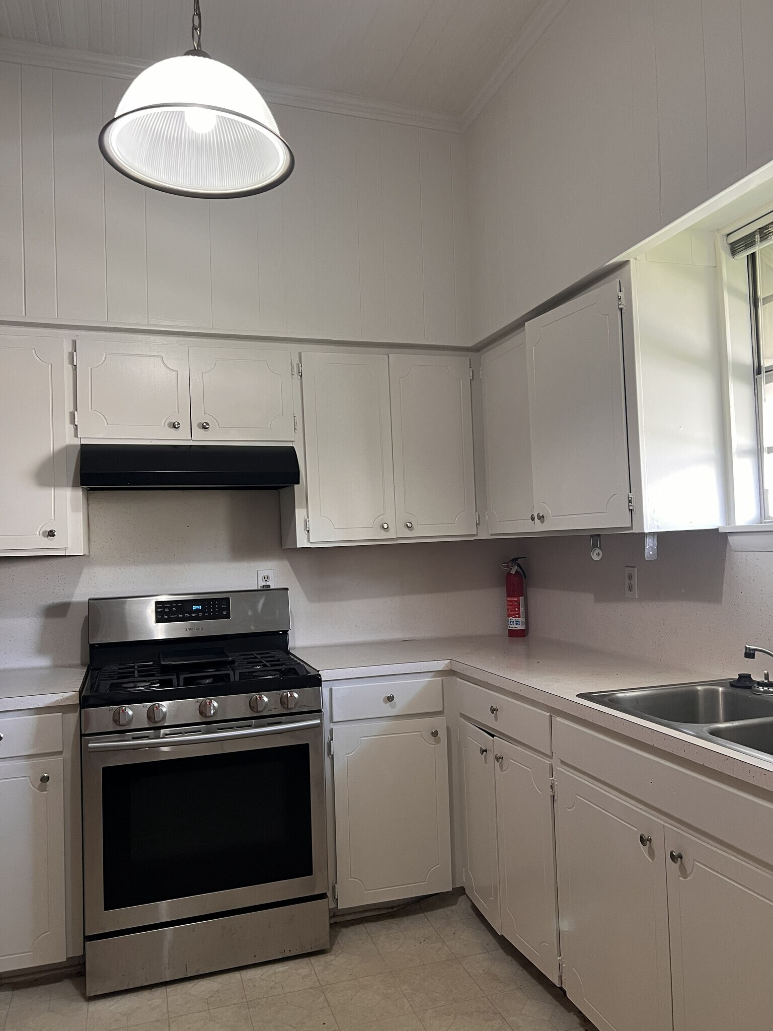 Kitchen - 630 N 6th St