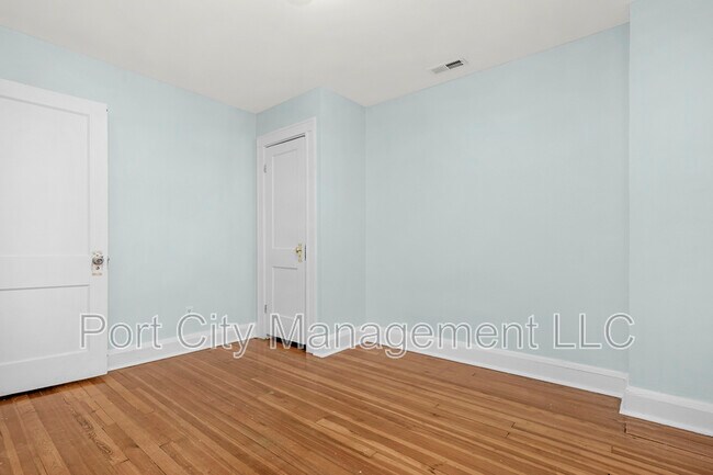 Building Photo - 438 Cornwall St