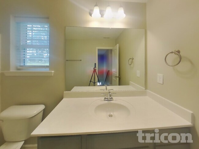 Building Photo - 143 Edgefield Ct