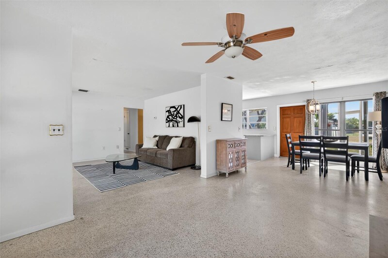 Building Photo - 5614 36th Ave N