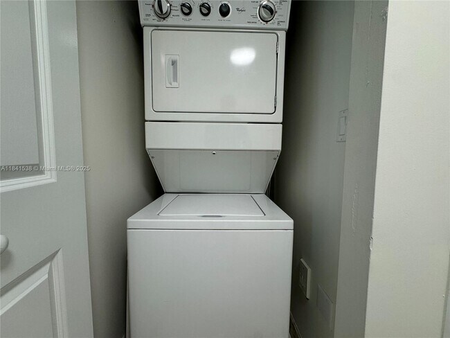Building Photo - 1755 E Hallandale Beach Blvd