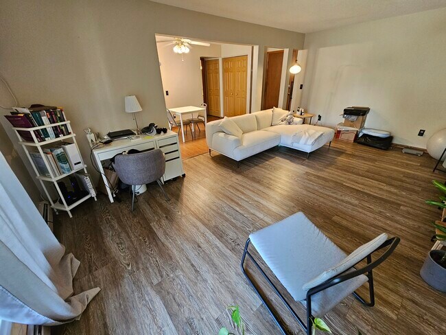 Building Photo - 1923 Viking Dr NW