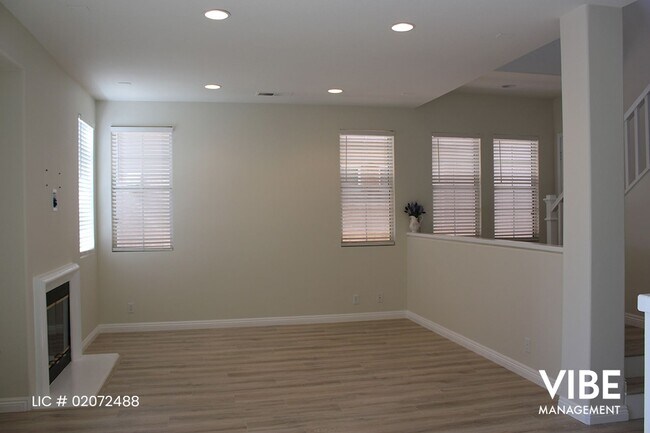 Building Photo - Beautifully updated Verdigris 3 bedroom Single Family Home with Sunset Views!