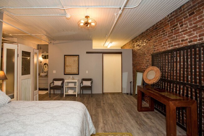 Building Photo - One of a Kind Furnished Condo in the Heart...