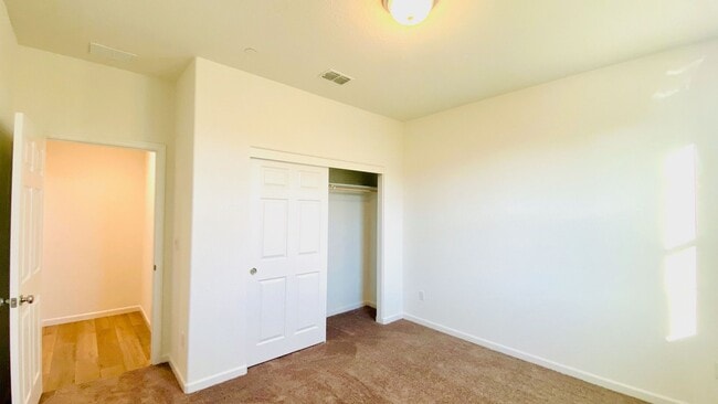 Building Photo - Beautiful Two Story Home in the Olivewood ...