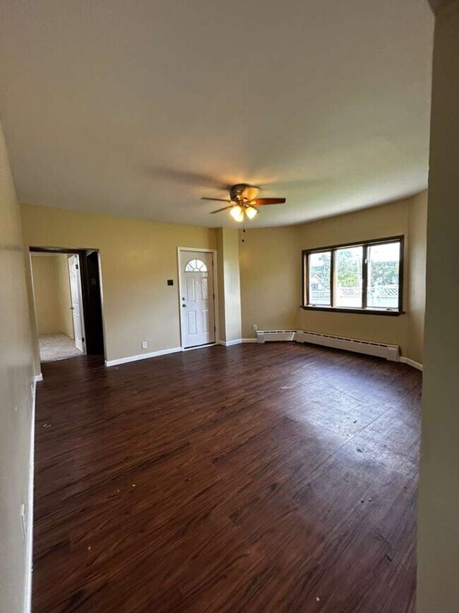 Building Photo - 41 Fallbrook St