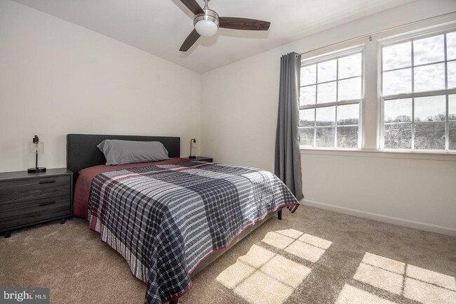 Building Photo - 1644 Oakridge Ln