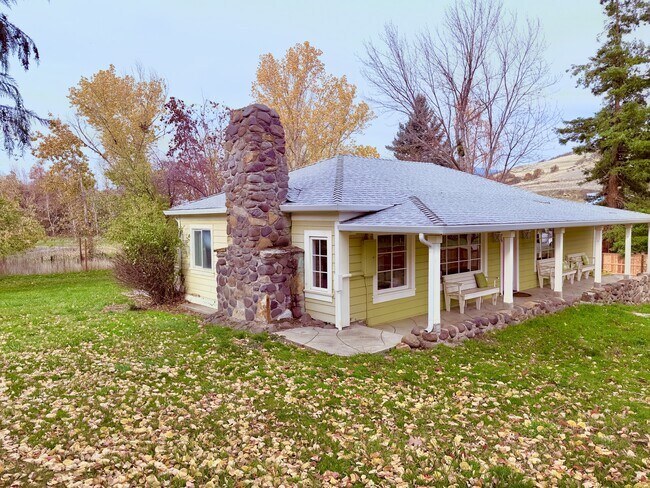 Building Photo - 2099 Emigrant Creek Rd