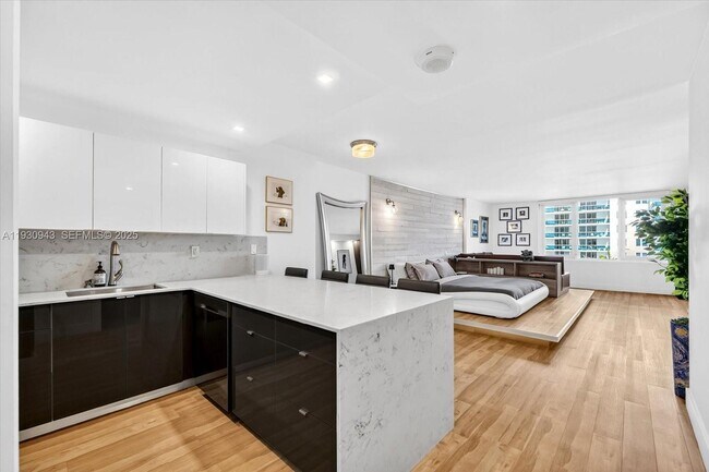 Building Photo - 2301 Collins Ave