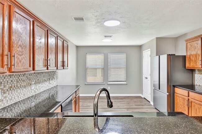 Building Photo - 5601 Savannah Woods Ln
