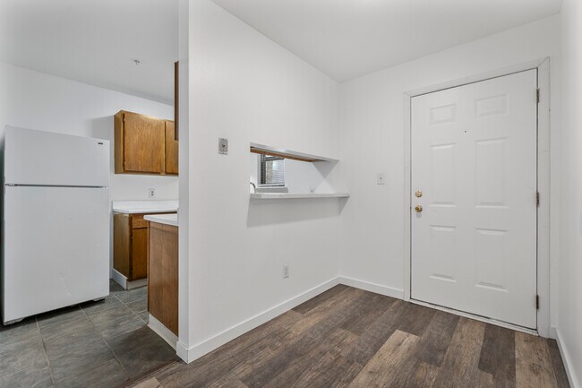 2br entry - Elder Square Apartments