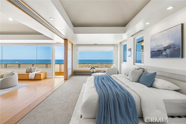 Building Photo - 1554 E Oceanfront