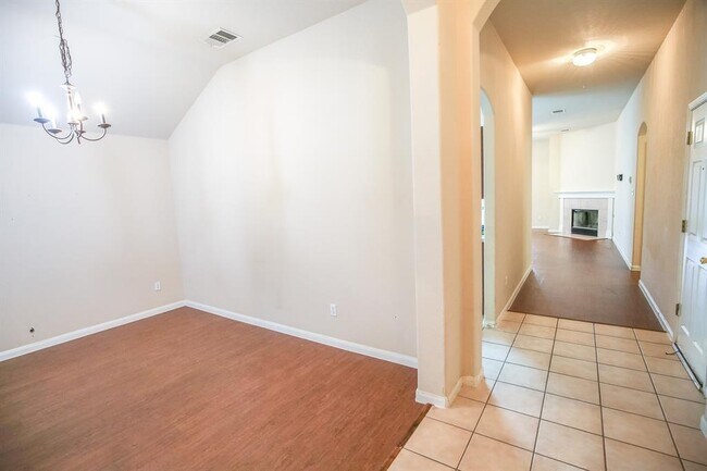 Building Photo - 111 Carriage Way