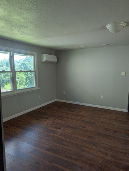 Building Photo - 272 Park Ave