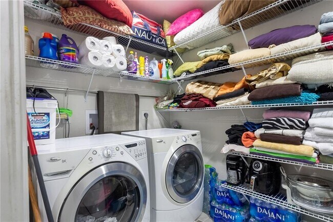 Building Photo - 728 Saybrook Cir NW