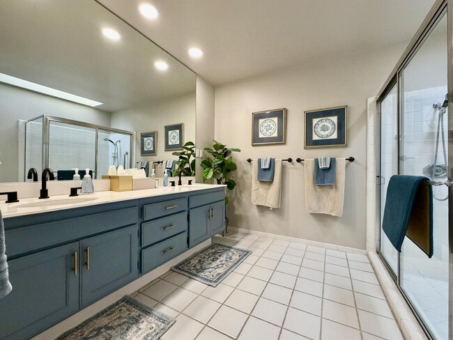 Building Photo - 177 Las Lomas