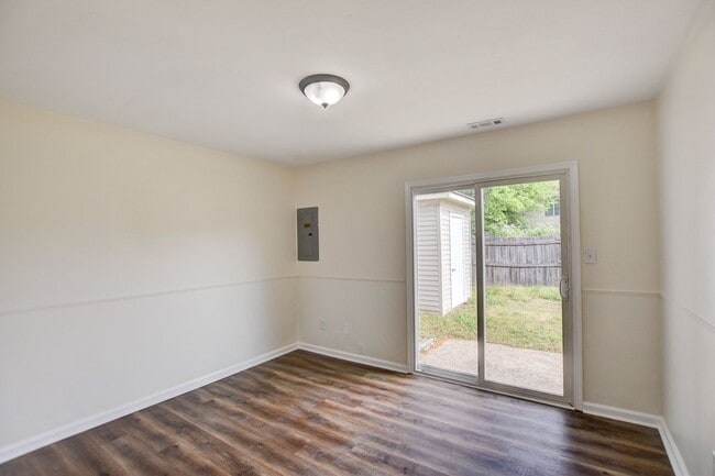 Building Photo - 3900 Raintree Ct
