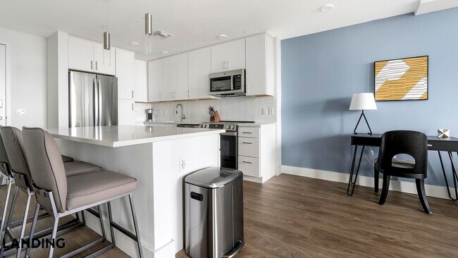 Building Photo - 1950 Mayfair St