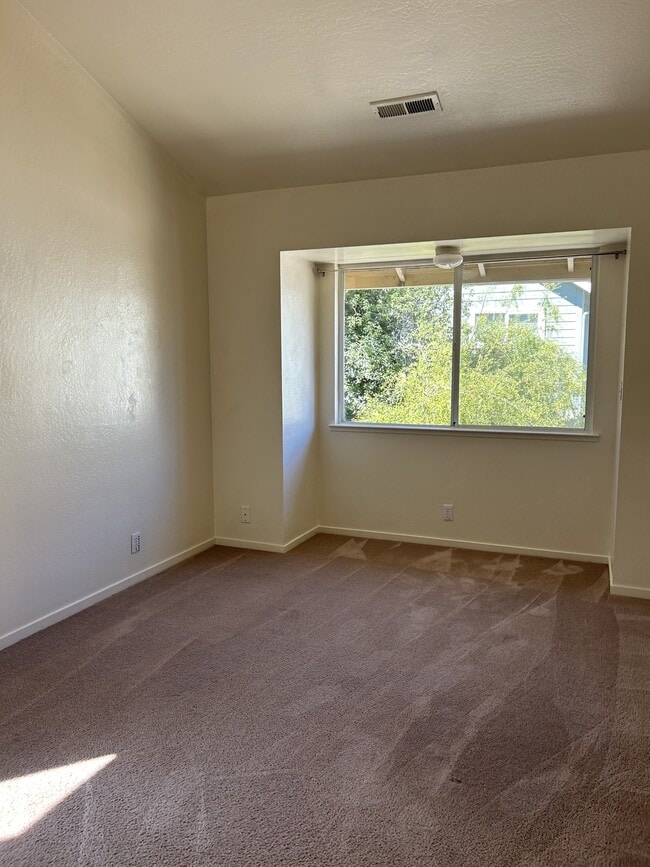 Building Photo - 126 Walti St