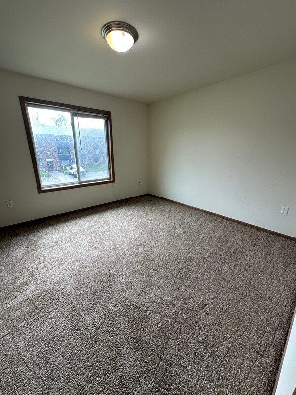 Building Photo - 155 33rd Ave SW