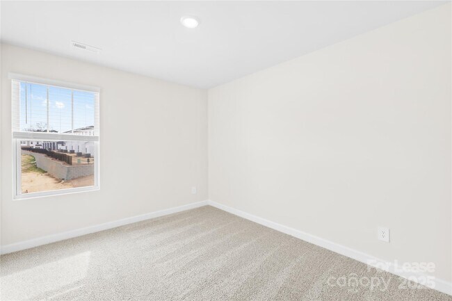 Building Photo - 4135 Smt Wds Dr