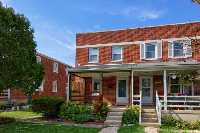 Primary Photo - 1113 Jamaica Rd