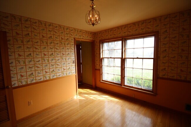 Building Photo - Three bedroom home off S Pope Lick Rd