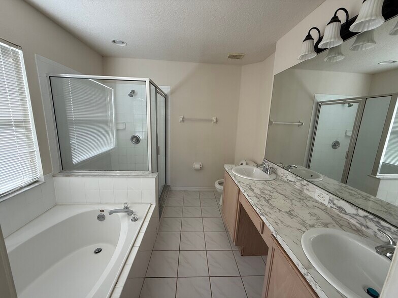 Building Photo - 1628 Maximilian Dr