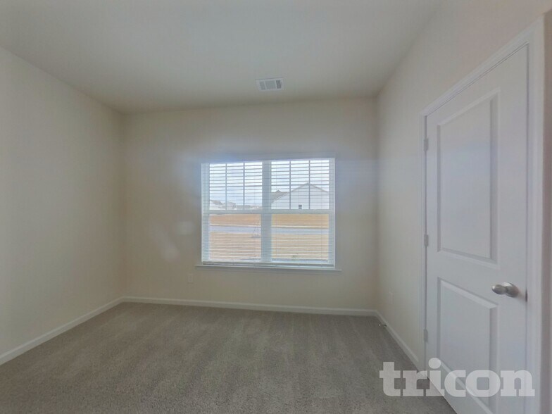 Building Photo - 292 Oliver Dr